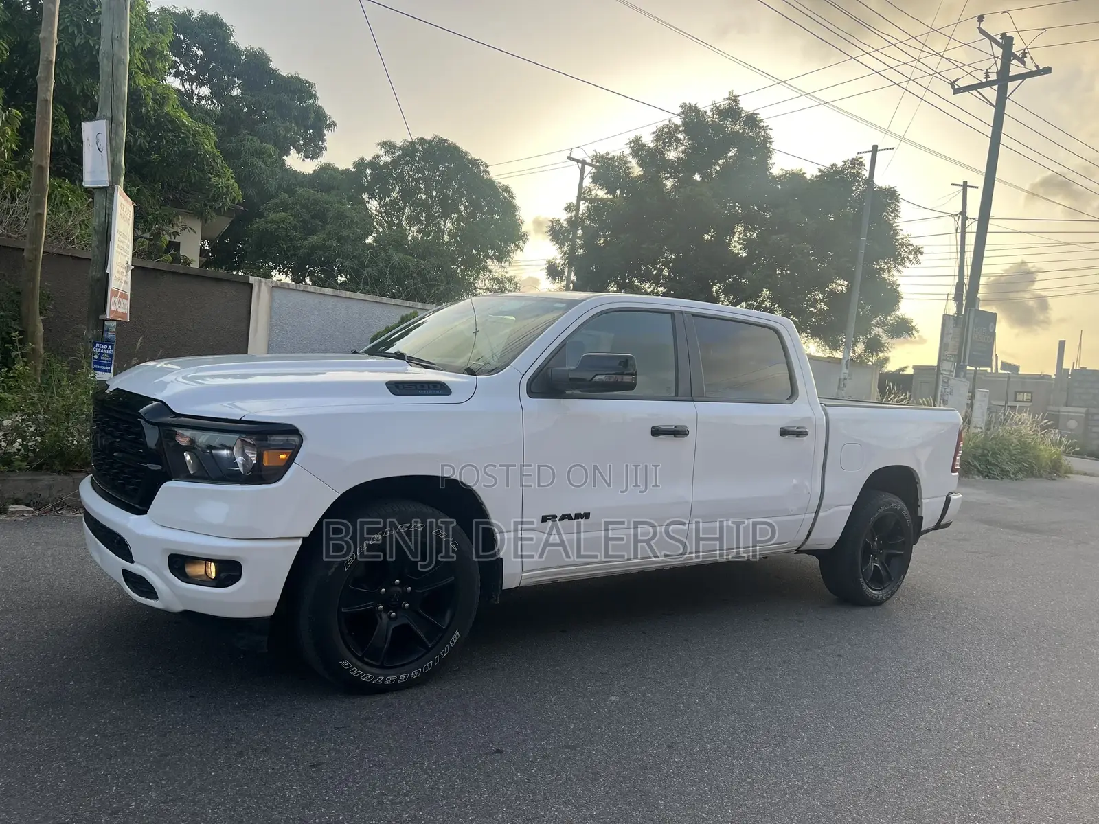RAM 1500 Classic 2023 White