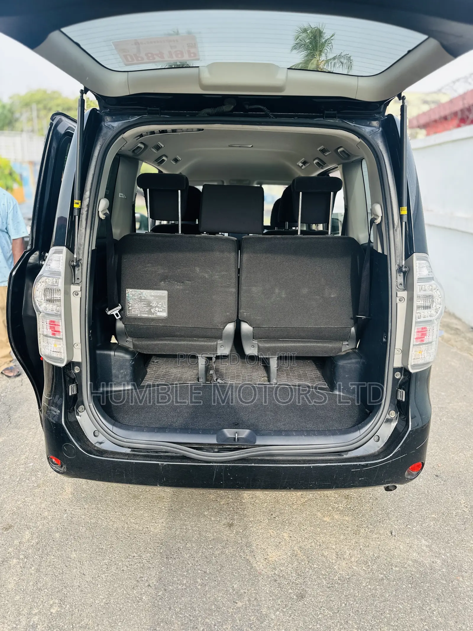 Toyota Voxy 2013 Black