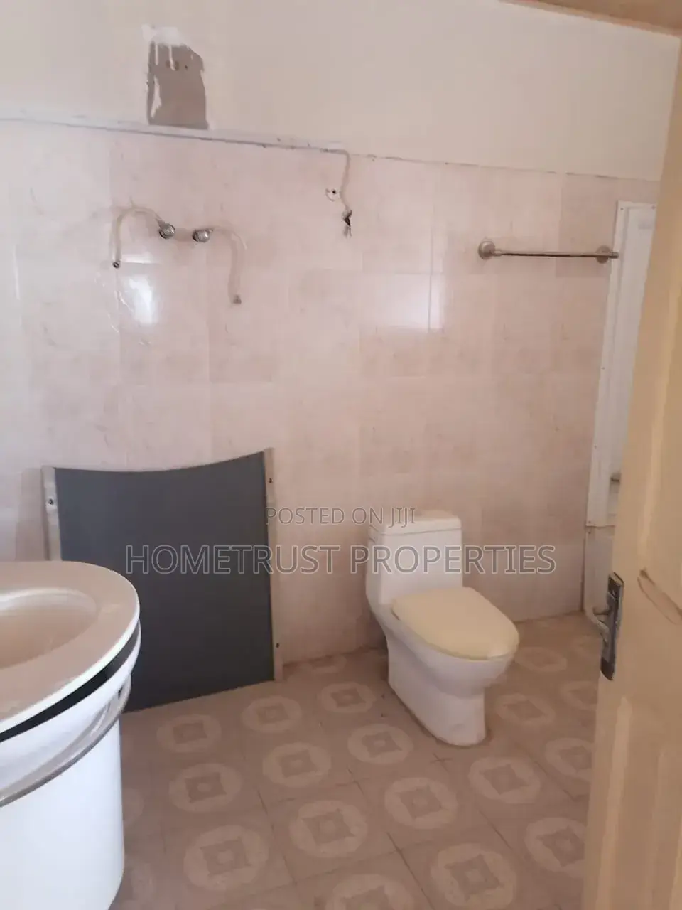 5bdrm House in Amasaman Satellite for sale