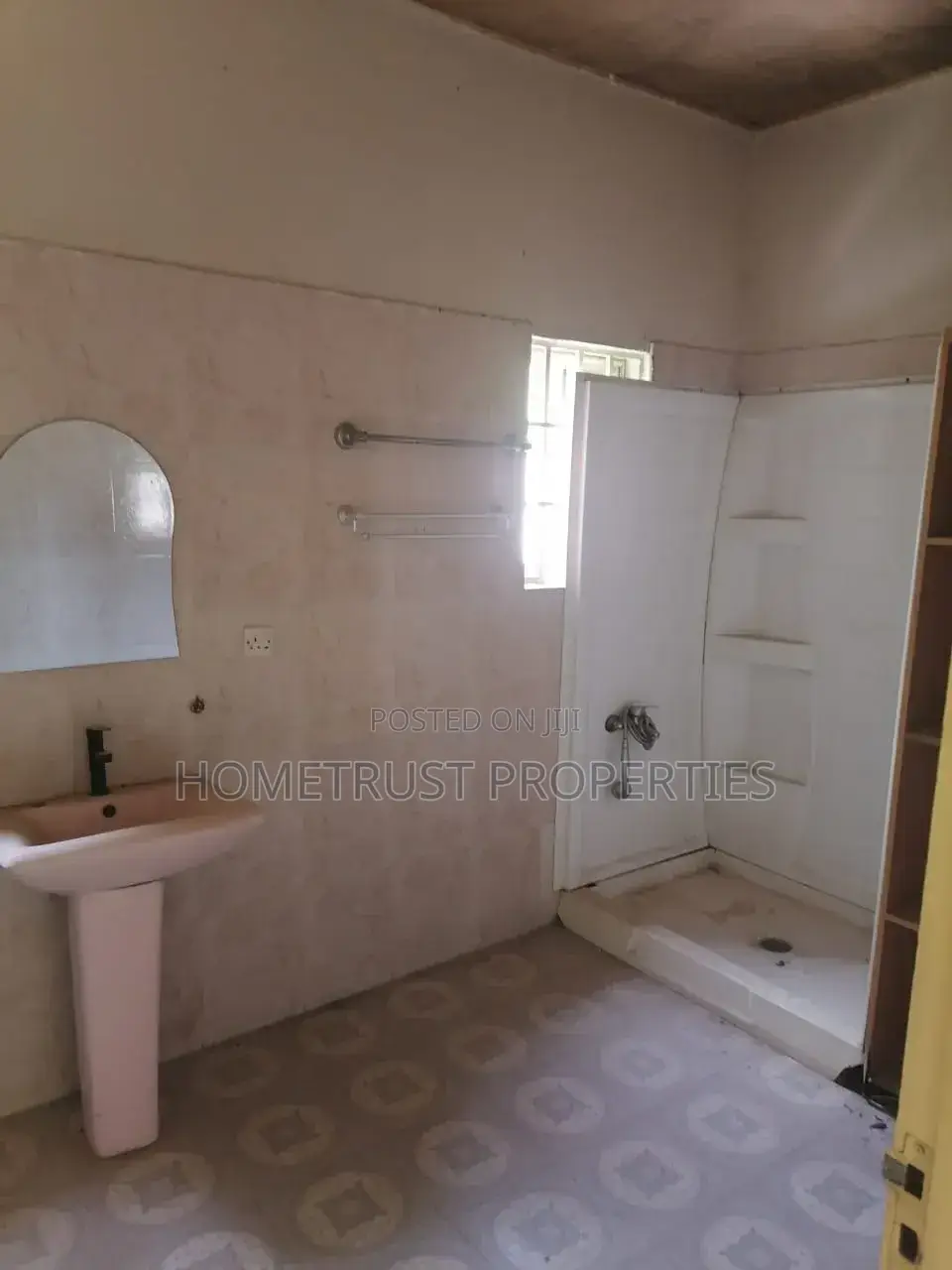 5bdrm House in Amasaman Satellite for sale