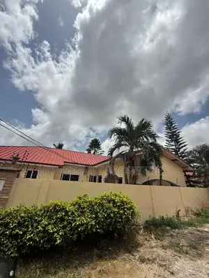 5bdrm House in East Legon Ogbojo, American House for sale