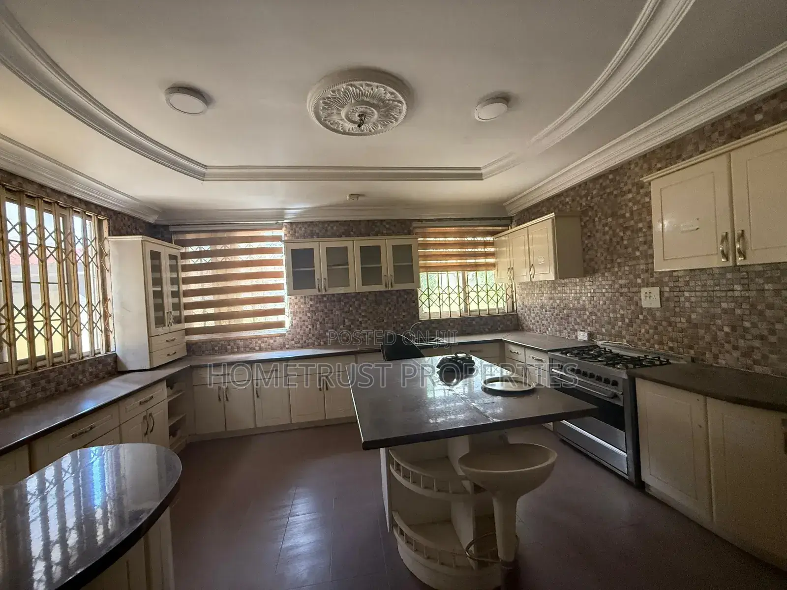 5bdrm House in East Legon Ogbojo, American House for sale