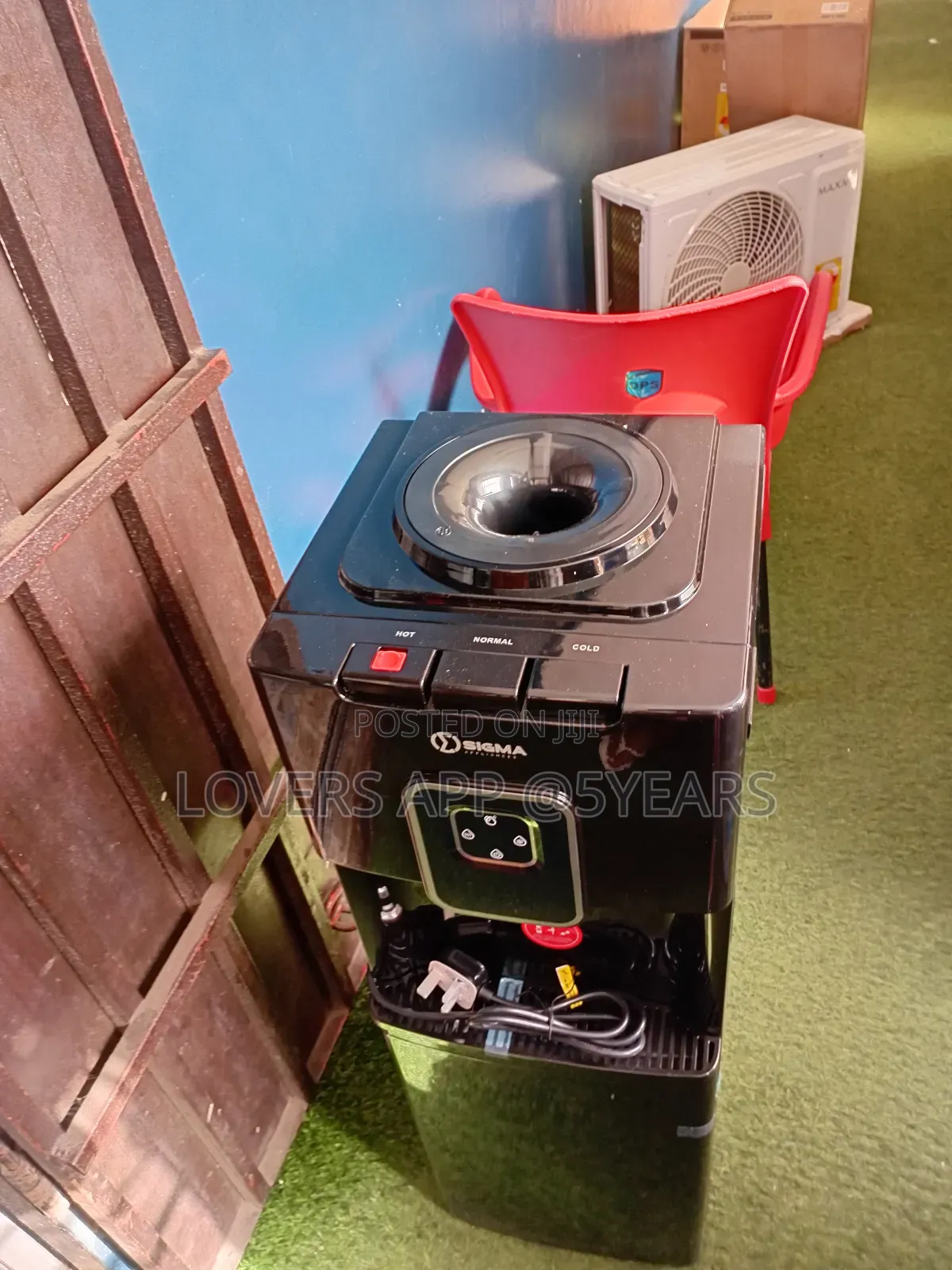 3in1 Water Dispenser, Black in Colour With a Bottom