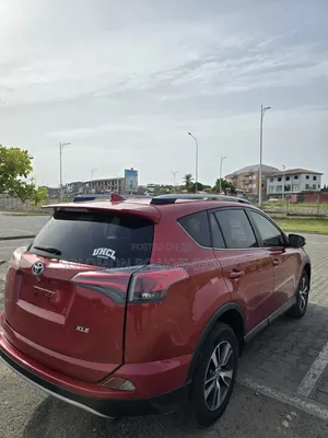 Toyota RAV4 XLE 4dr SUV AWD (2.5L 4cyl 6A) 2018 Red
