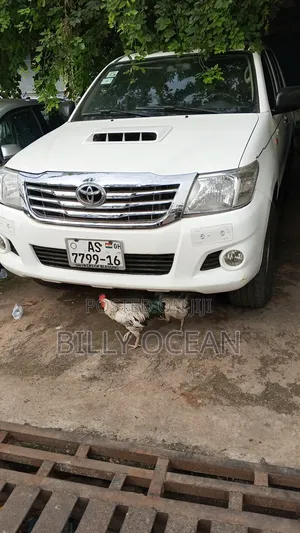 Toyota Hilux 2012 White