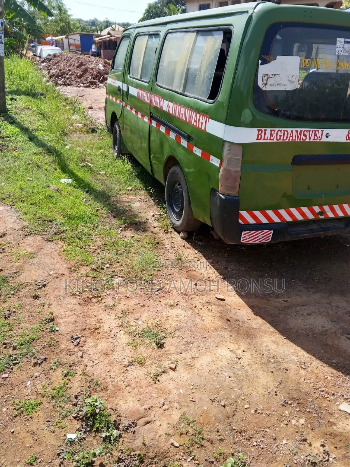 Nissan Caravan (Urvan) 1999 Green