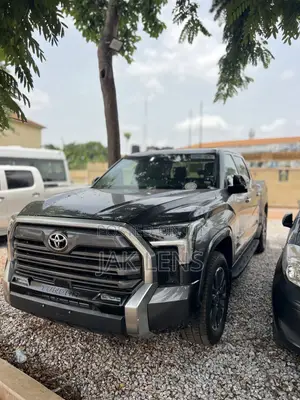 Toyota Tundra Limited CrewMax 5.5' Bed 2023 Black