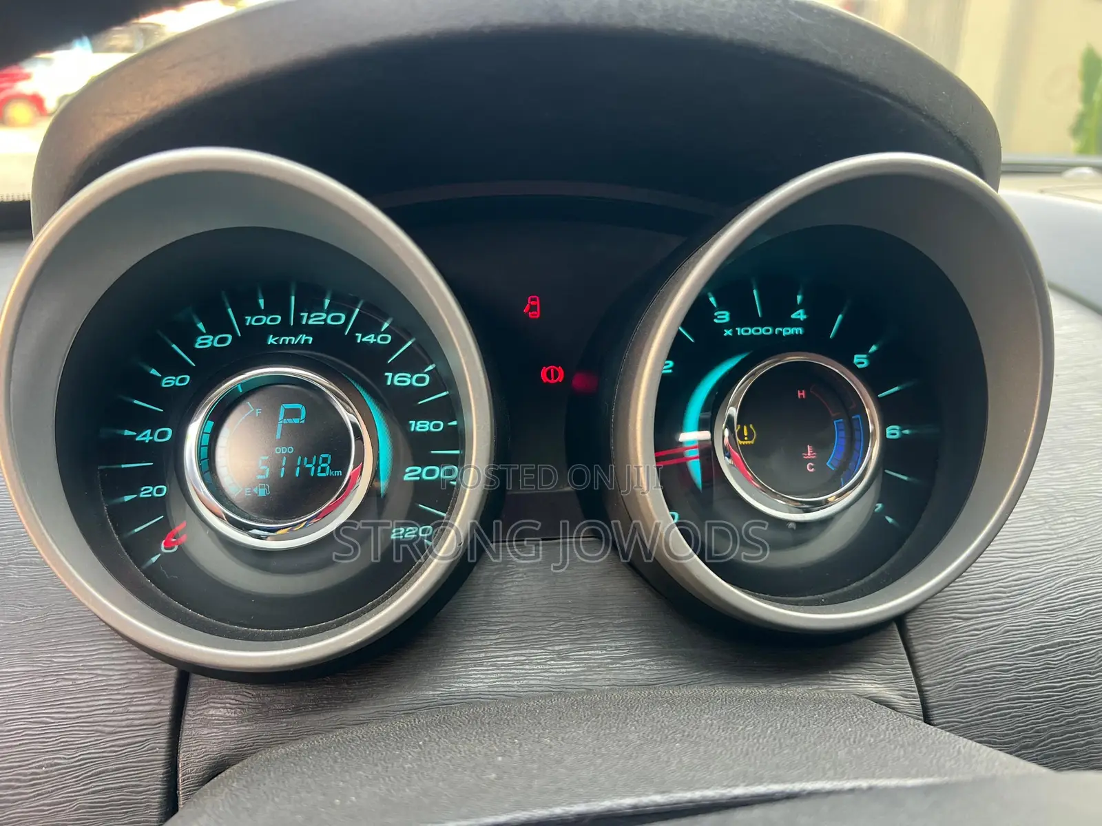 Mahindra XUV500 2016 Gray