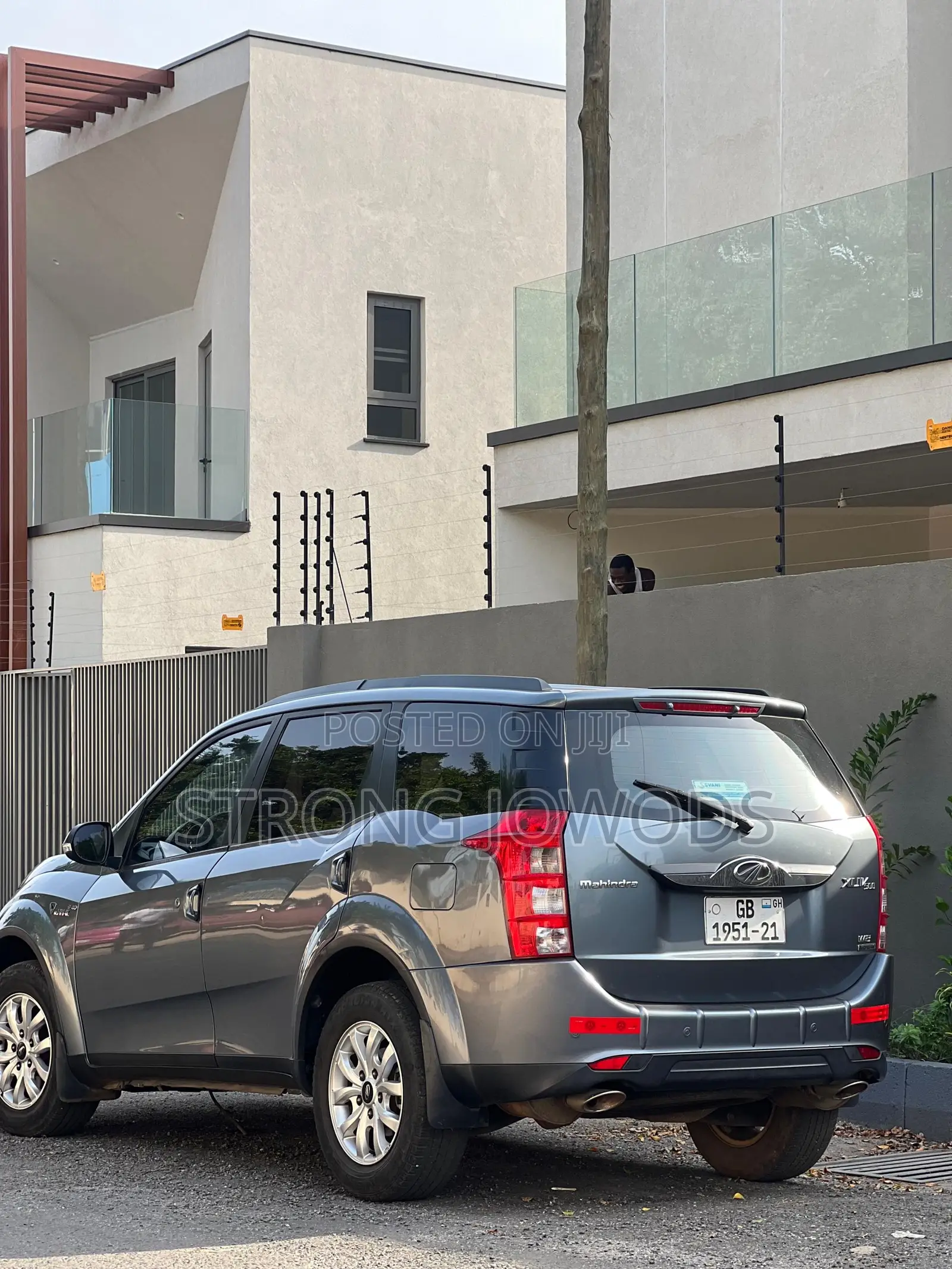 Mahindra XUV500 2016 Gray