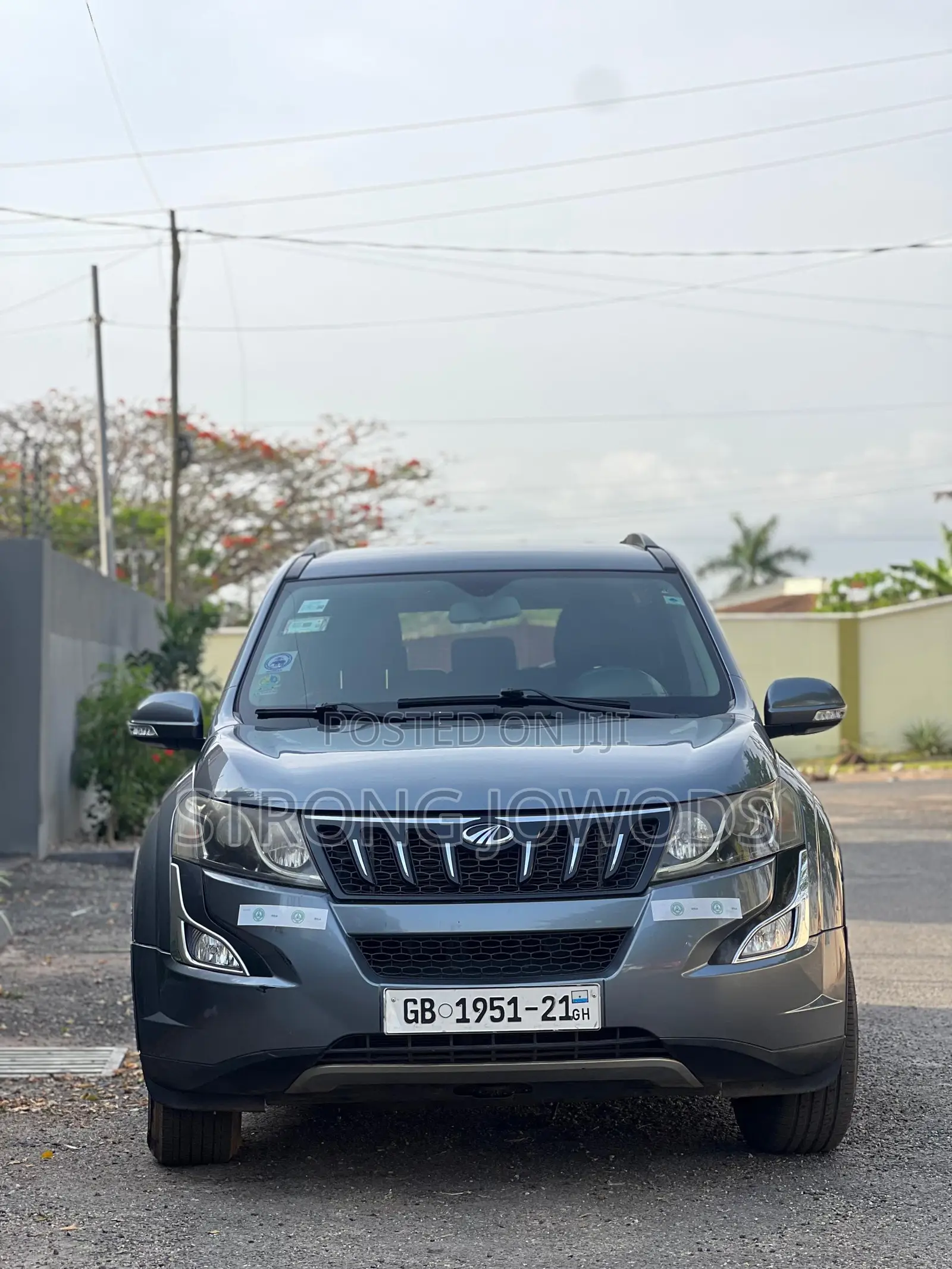 Mahindra XUV500 2016 Gray