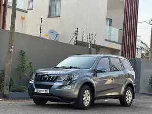 Mahindra XUV500 2016 Gray