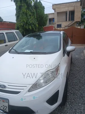 Ford Fiesta Se Sedan 2012 White