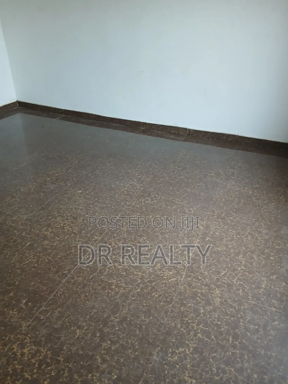 2bdrm Apartment in Com.25, Tema Metropolitan for rent