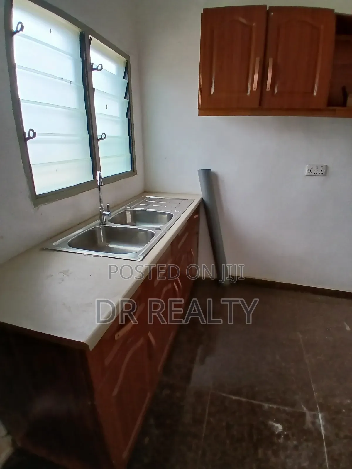 2bdrm House in Savannah, Tema Metropolitan for rent