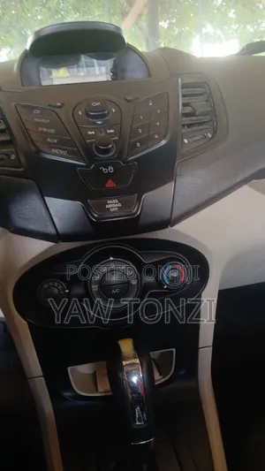 Ford Fiesta Se Sedan 2012 White