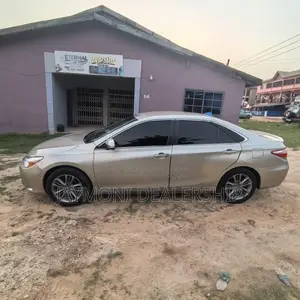 Toyota Camry 2017 Gold