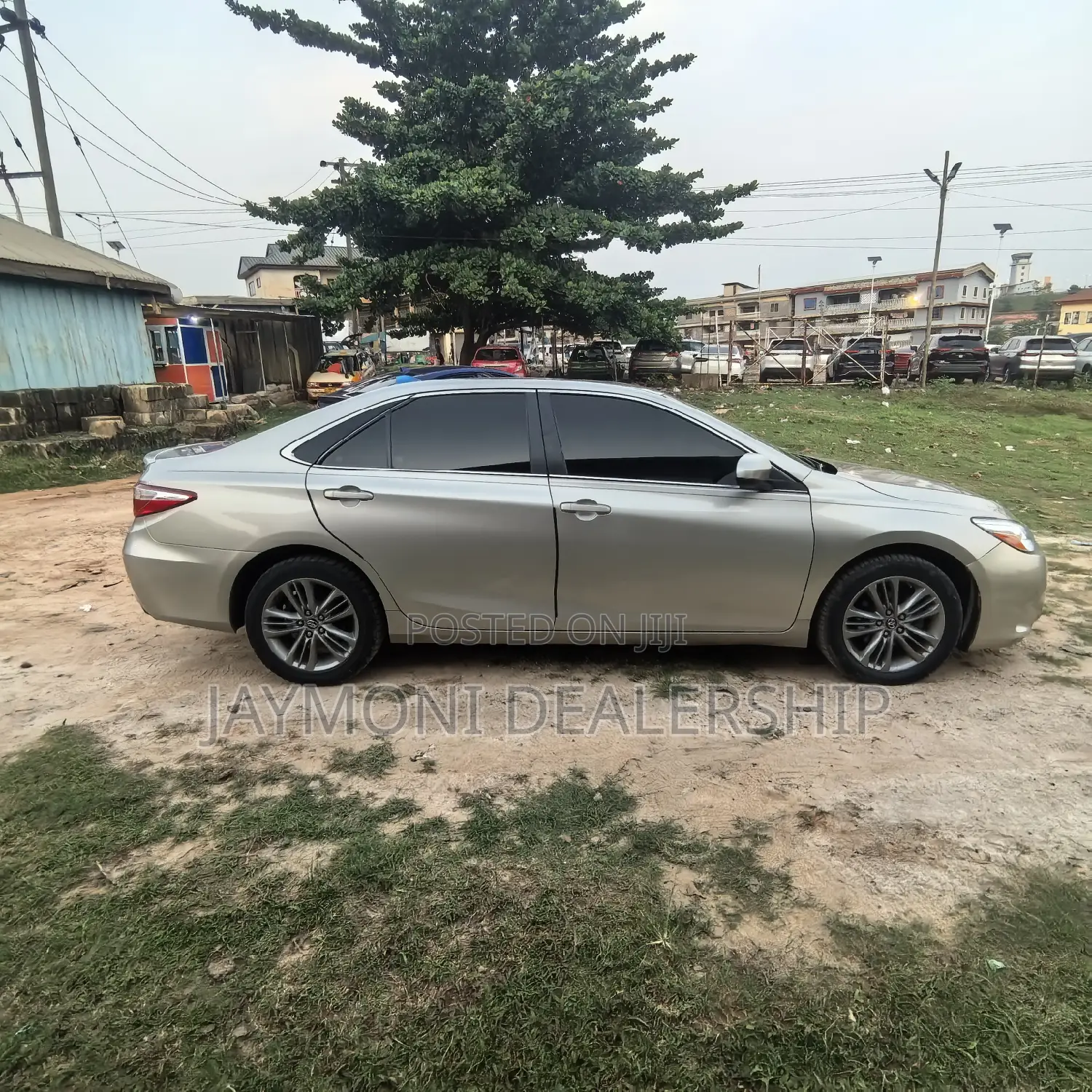 Toyota Camry 2017 Gold