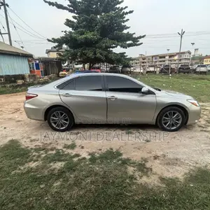 Toyota Camry 2017 Gold