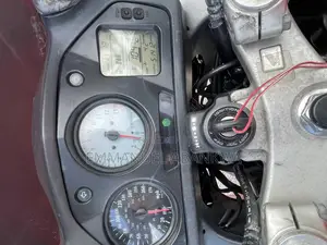 Honda VF 2006 Red