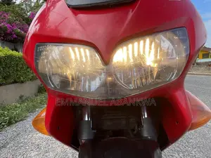 Honda VF 2006 Red