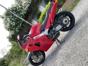 Honda VF 2006 Red