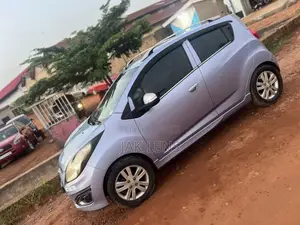 Chevrolet Spark 2LT 4dr Hatchback (1.2L 4cyl CVT) 2014 Blue