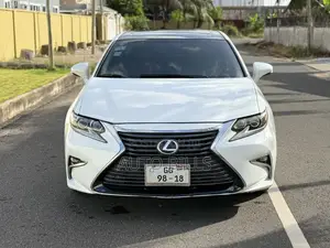 Lexus ES 350 FWD 2016 White