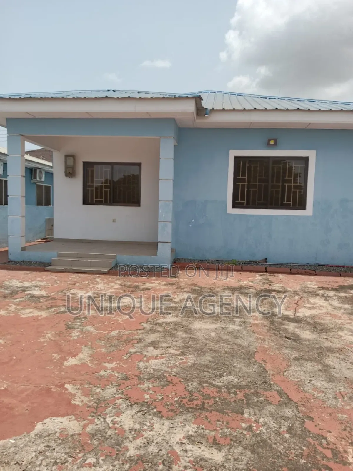 3bdrm Bungalow in Community 25 for sale