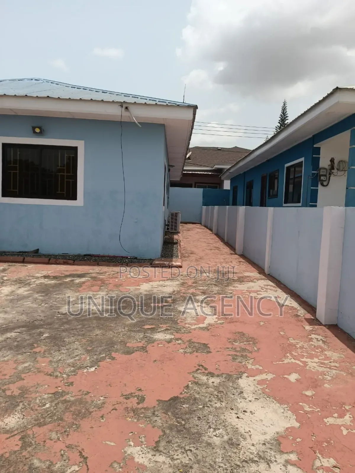 3bdrm Bungalow in Community 25 for sale