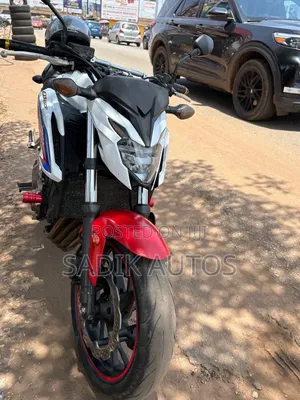 Honda CB 2017 White