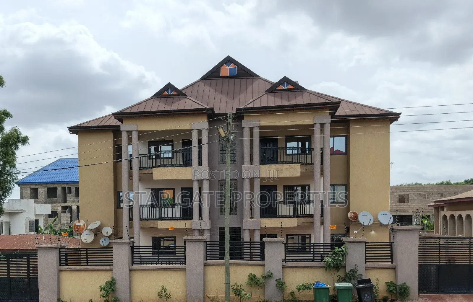 12bdrm Apartment in Tafo Okess, Kumasi Metropolitan for sale