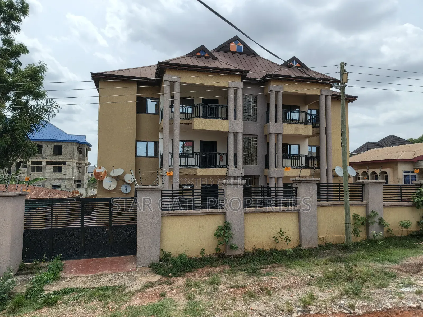 12bdrm Apartment in Tafo Okess, Kumasi Metropolitan for sale