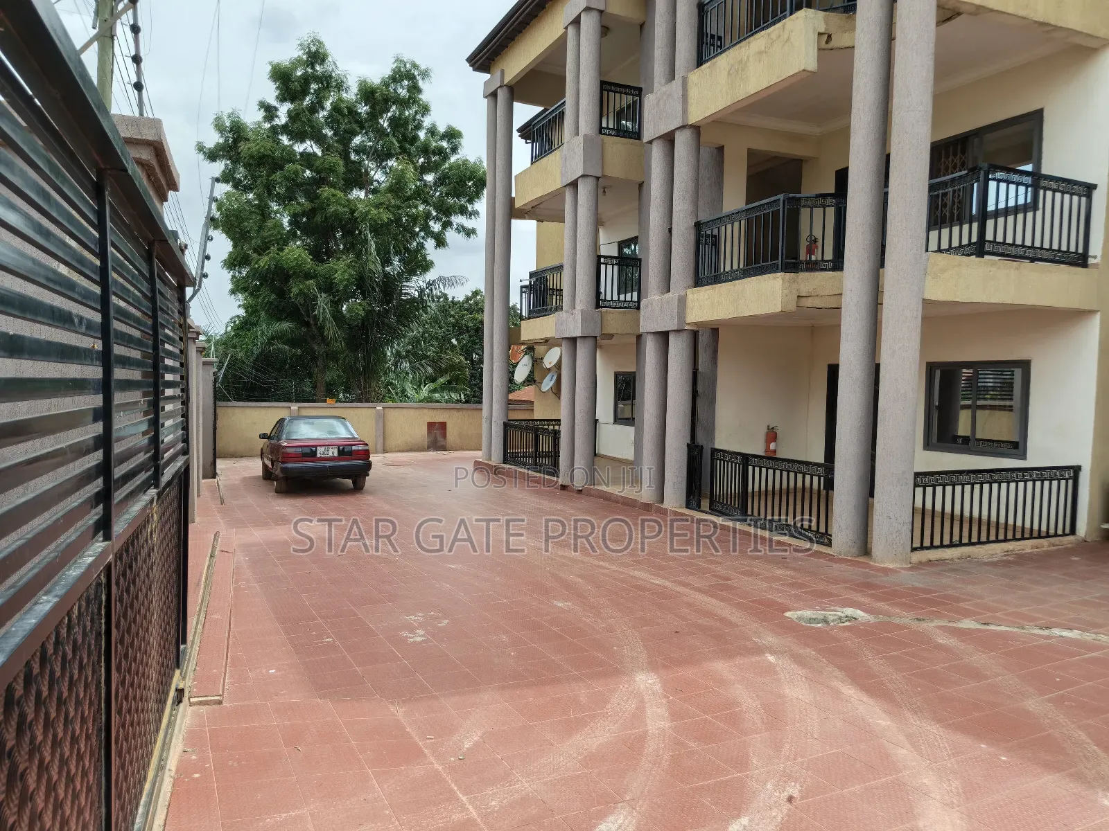 12bdrm Apartment in Tafo Okess, Kumasi Metropolitan for sale