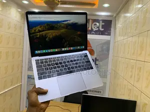 Laptop Apple MacBook Air 2018 8GB Intel Core i5 SSD 256GB