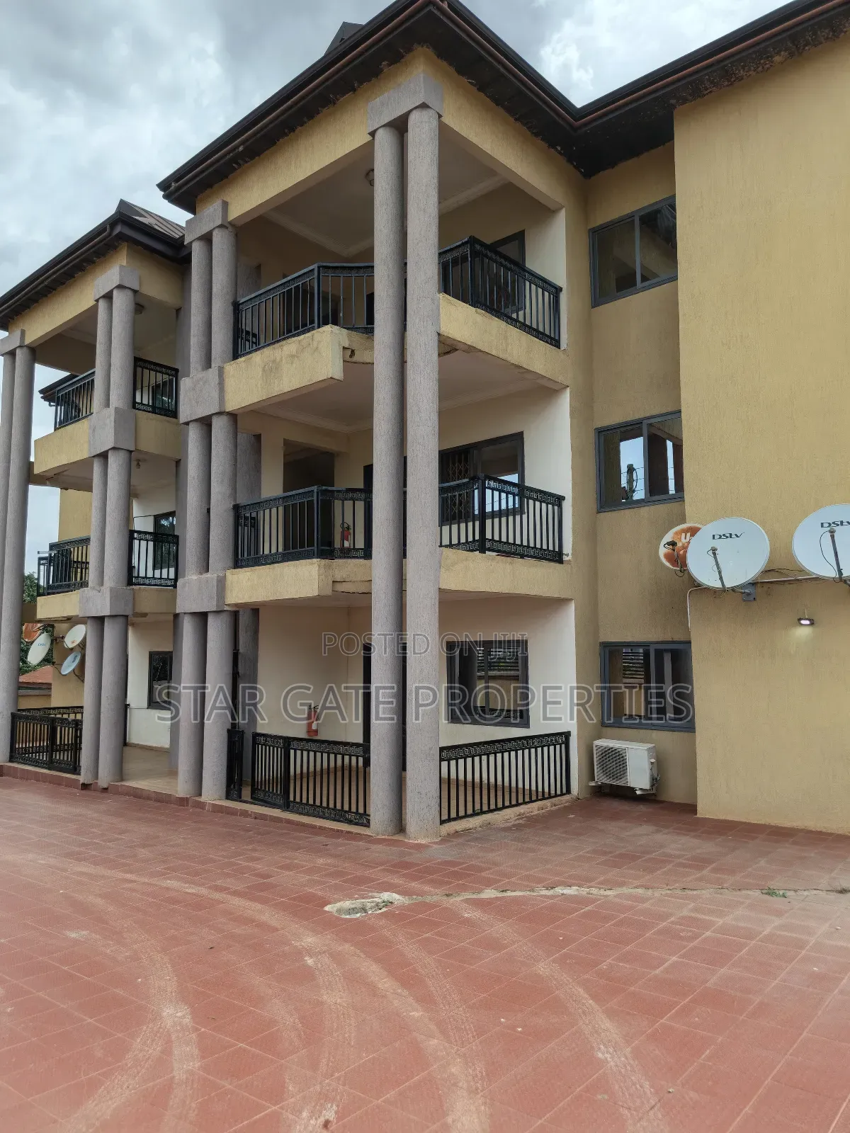 12bdrm Apartment in Tafo Okess, Kumasi Metropolitan for sale