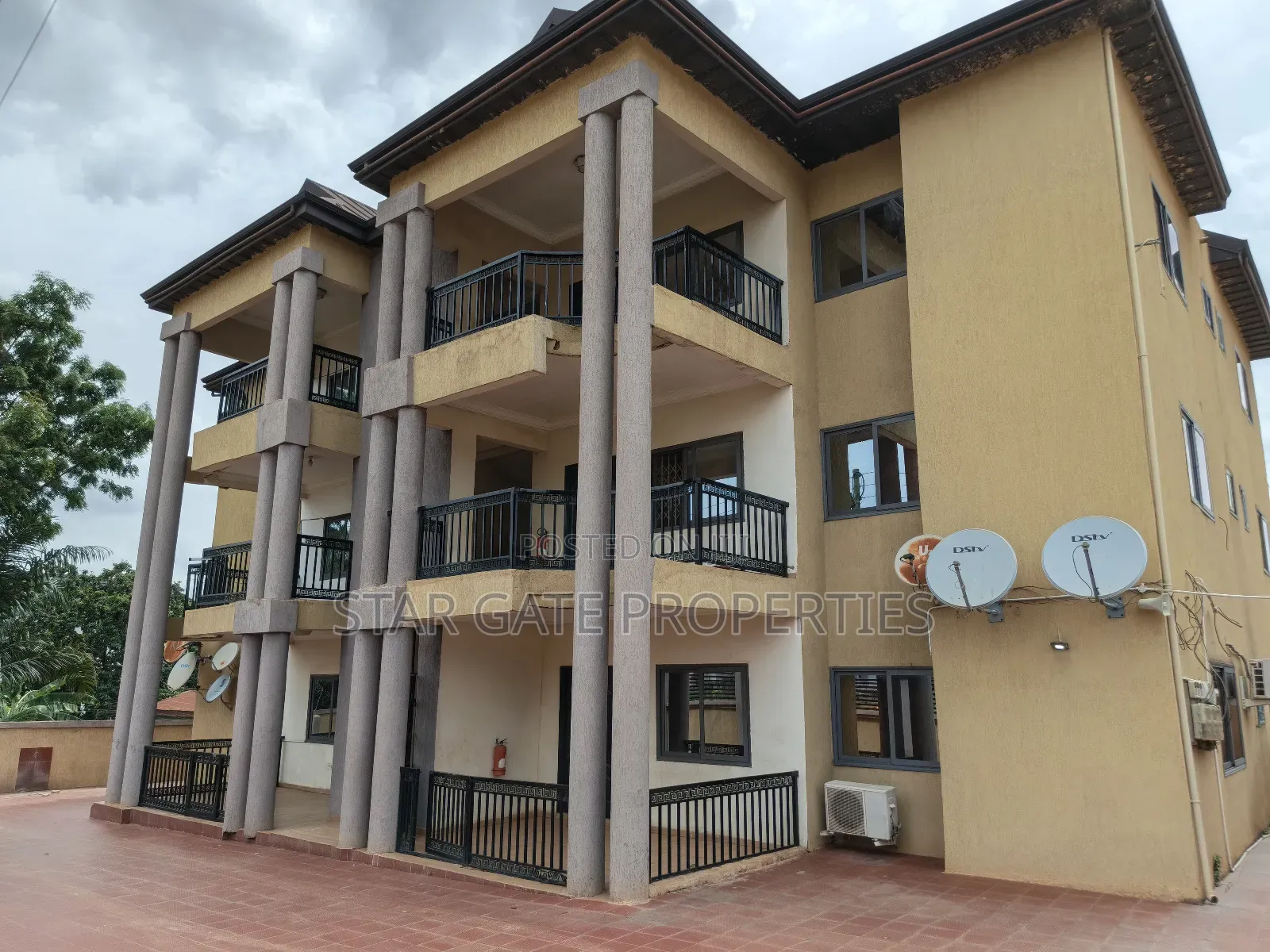 12bdrm Apartment in Tafo Okess, Kumasi Metropolitan for sale