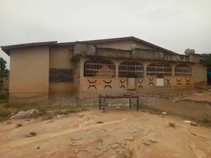 10bdrm House in Tanoso Pokukrom, Kumasi Metropolitan for sale