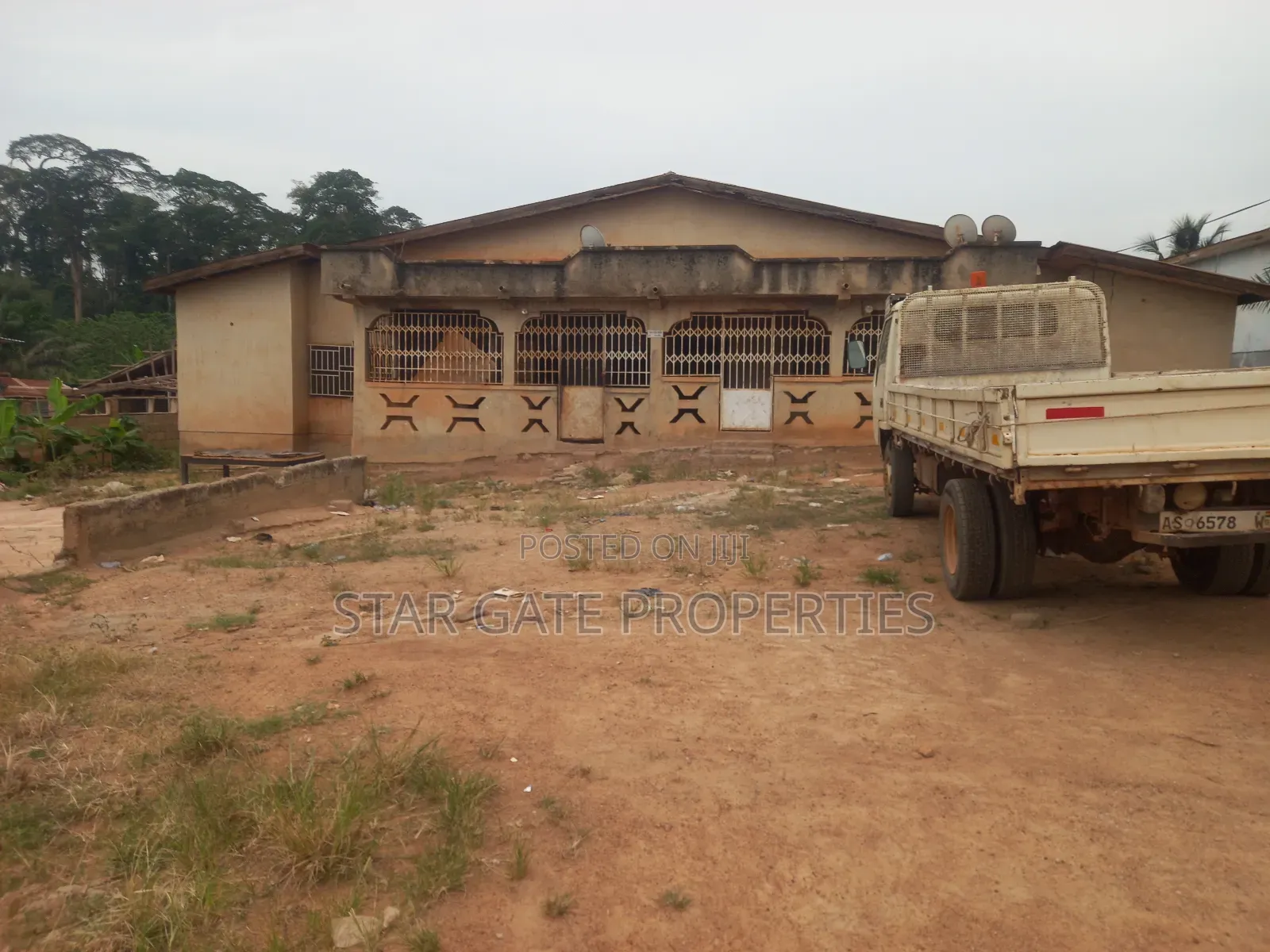 10bdrm House in Tanoso Pokukrom, Kumasi Metropolitan for sale