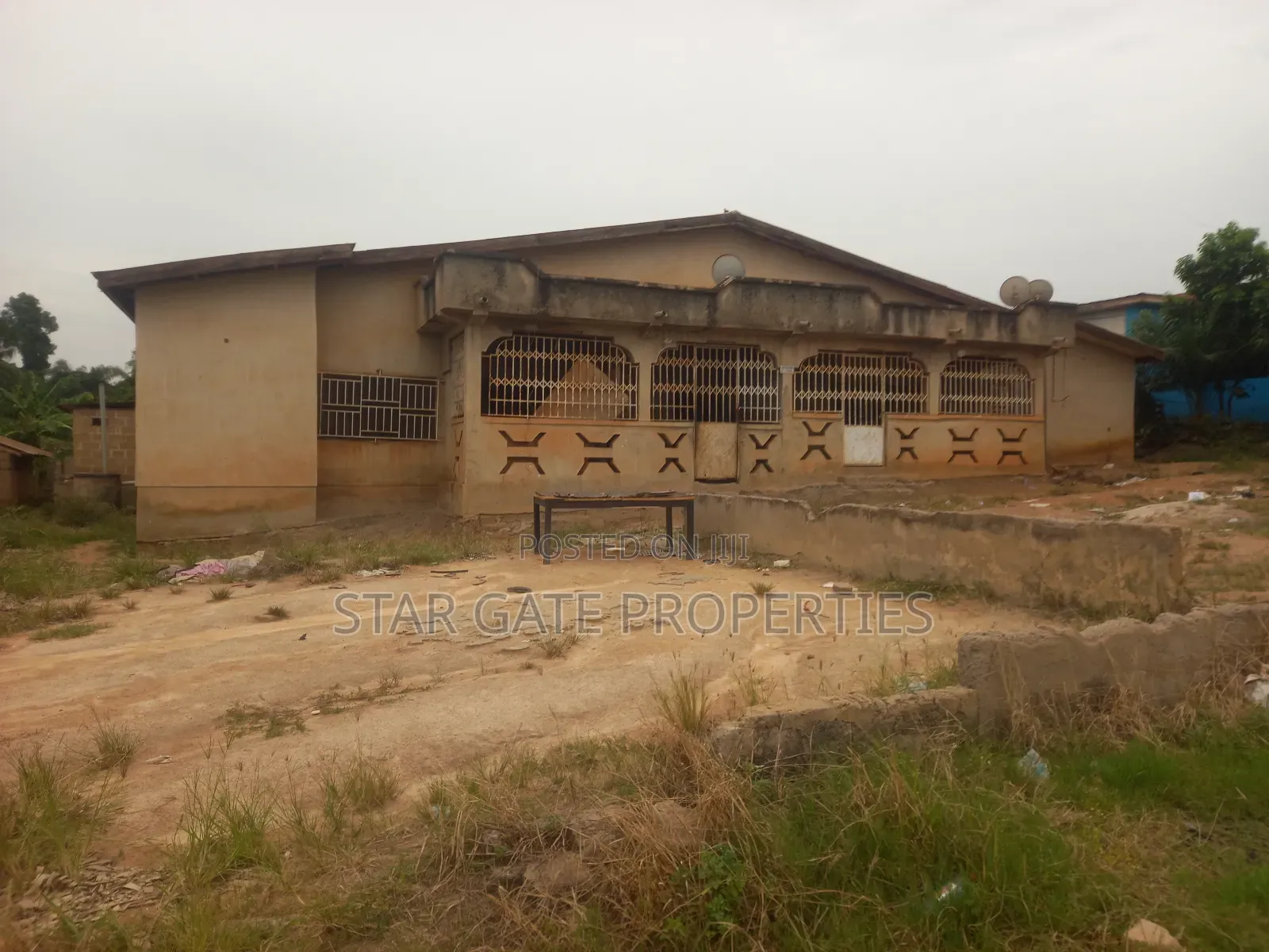10bdrm House in Tanoso Pokukrom, Kumasi Metropolitan for sale