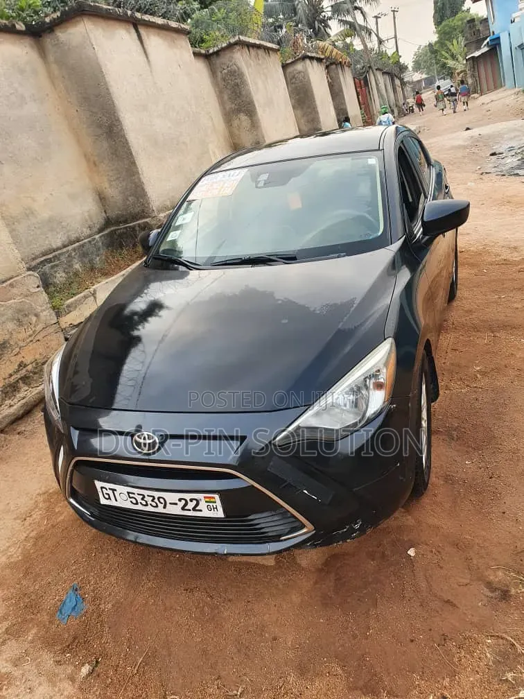 Toyota Yaris 2018 Blue