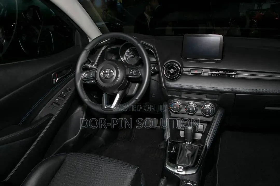 Toyota Yaris 2018 Blue