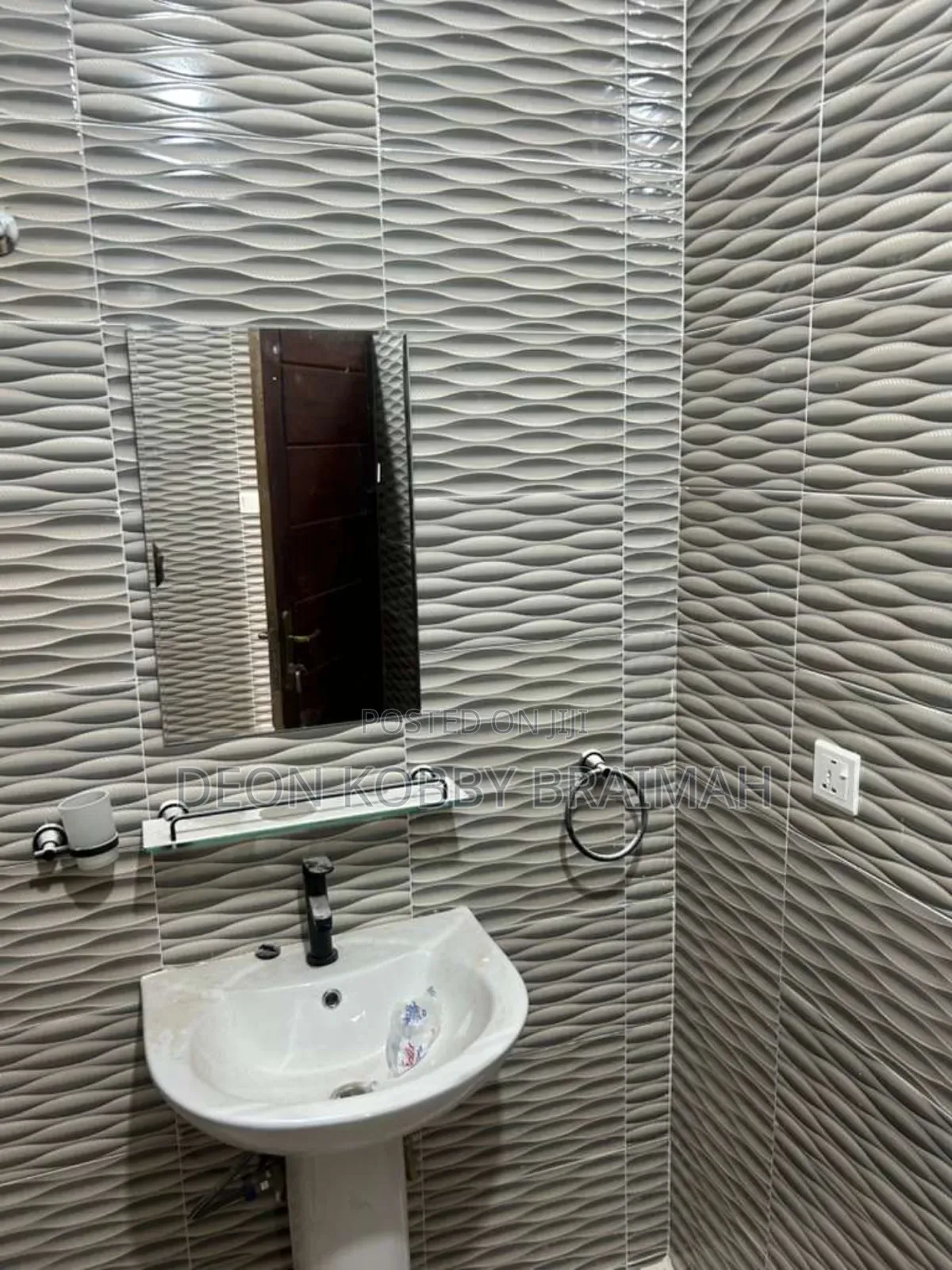 1bdrm Apartment in Right Properties, Adenta for rent