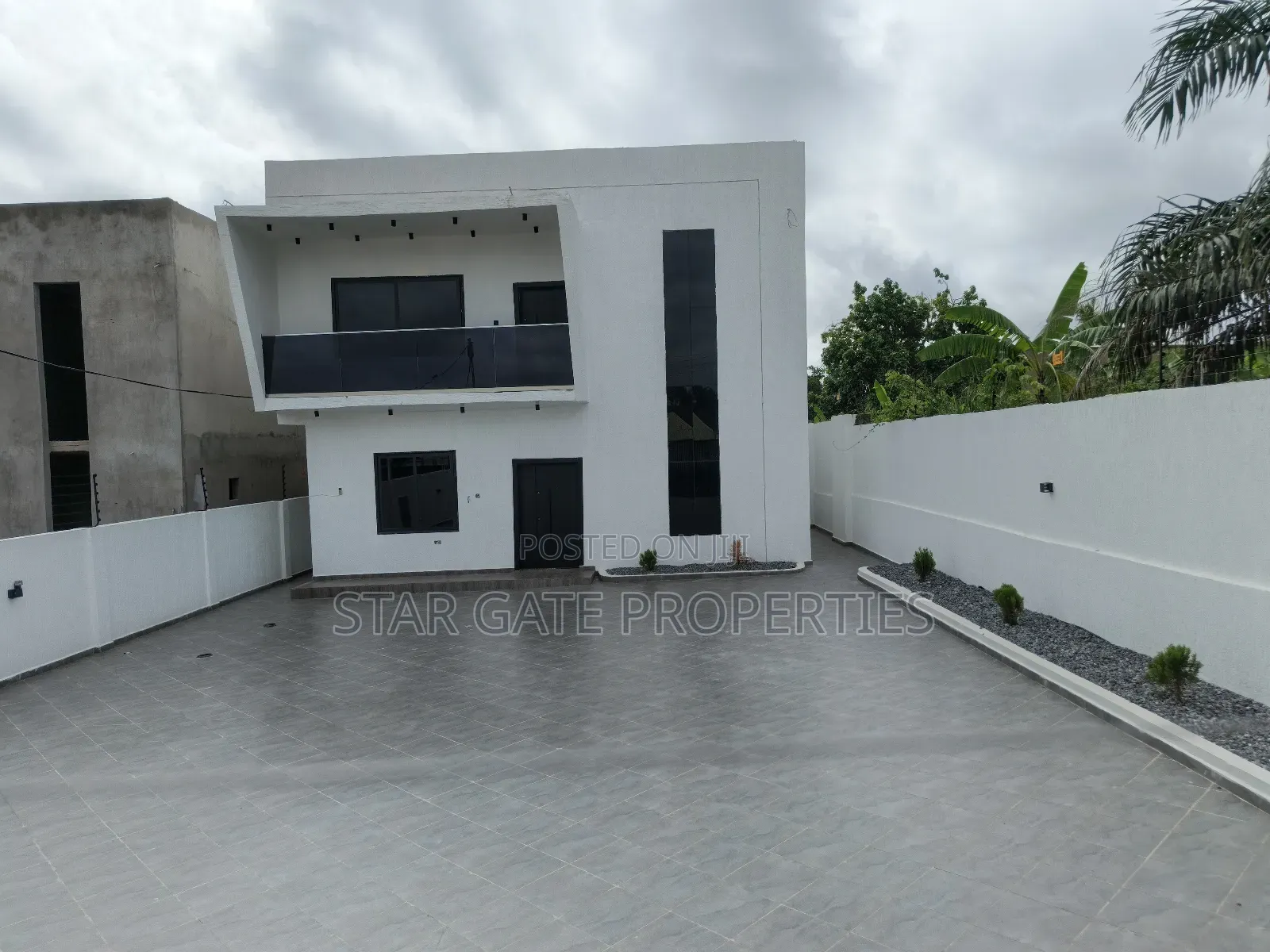 6bdrm House in Kentinkrono, Kumasi Metropolitan for sale