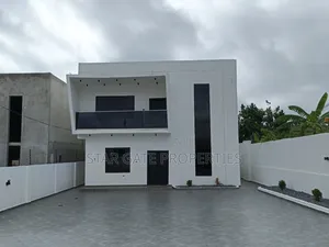 6bdrm House in Kentinkrono, Kumasi Metropolitan for sale