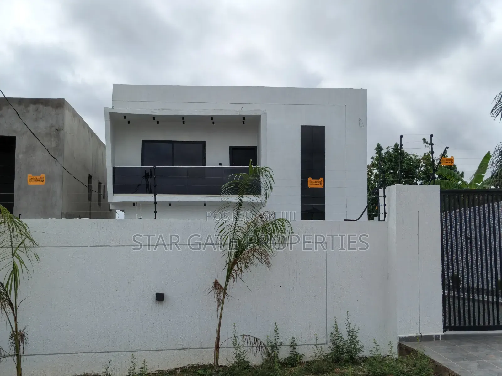 6bdrm House in Kentinkrono, Kumasi Metropolitan for sale
