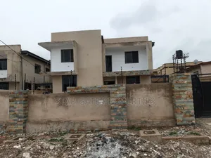 4bdrm House in Buokrom Estate, Kumasi Metropolitan for sale