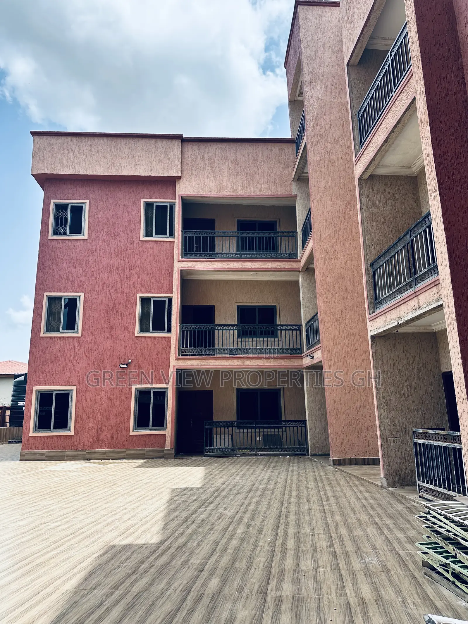 2bdrm Apartment in West Hills Mall Area for rent