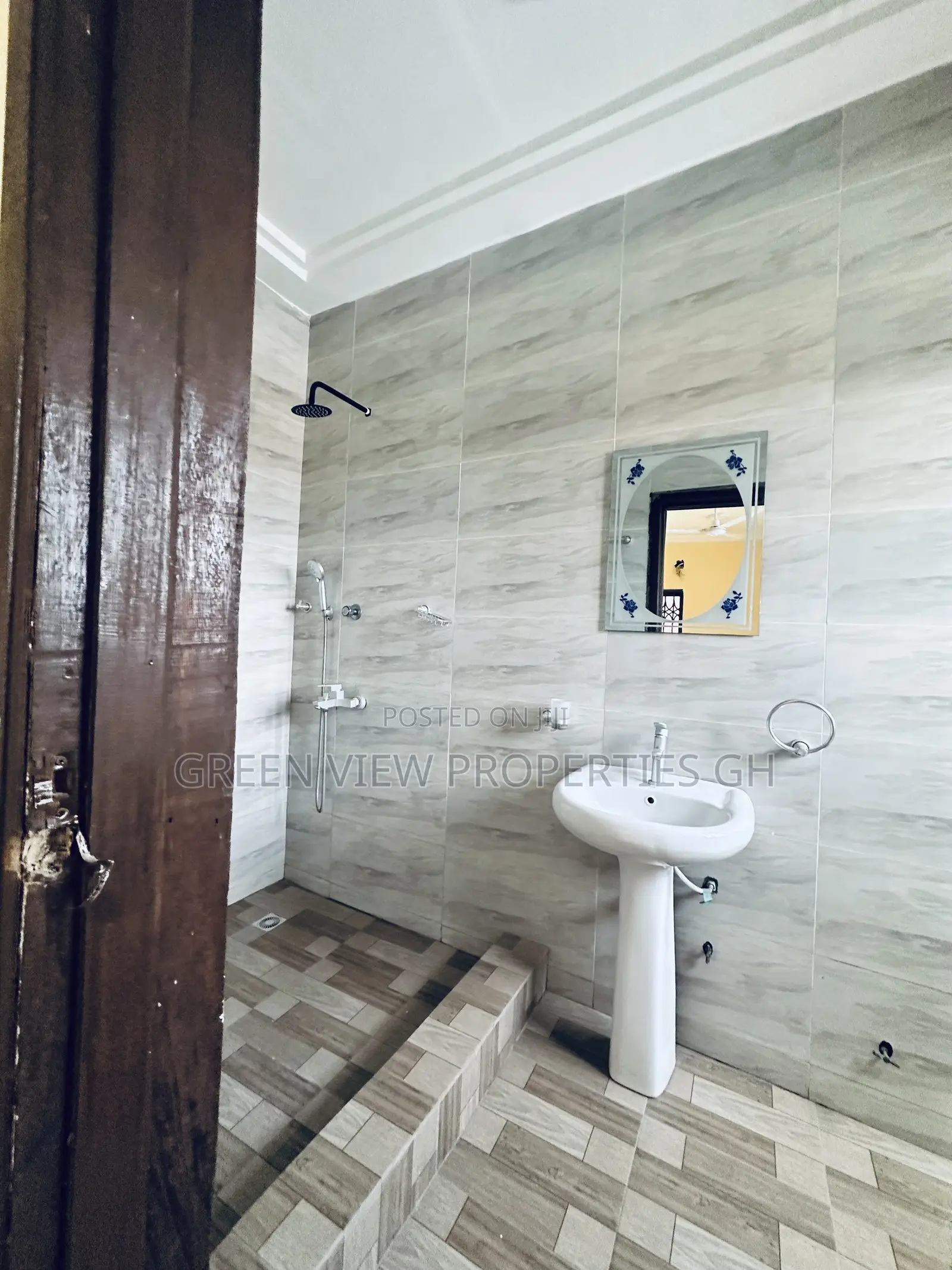 2bdrm Apartment in West Hills Mall Area for rent