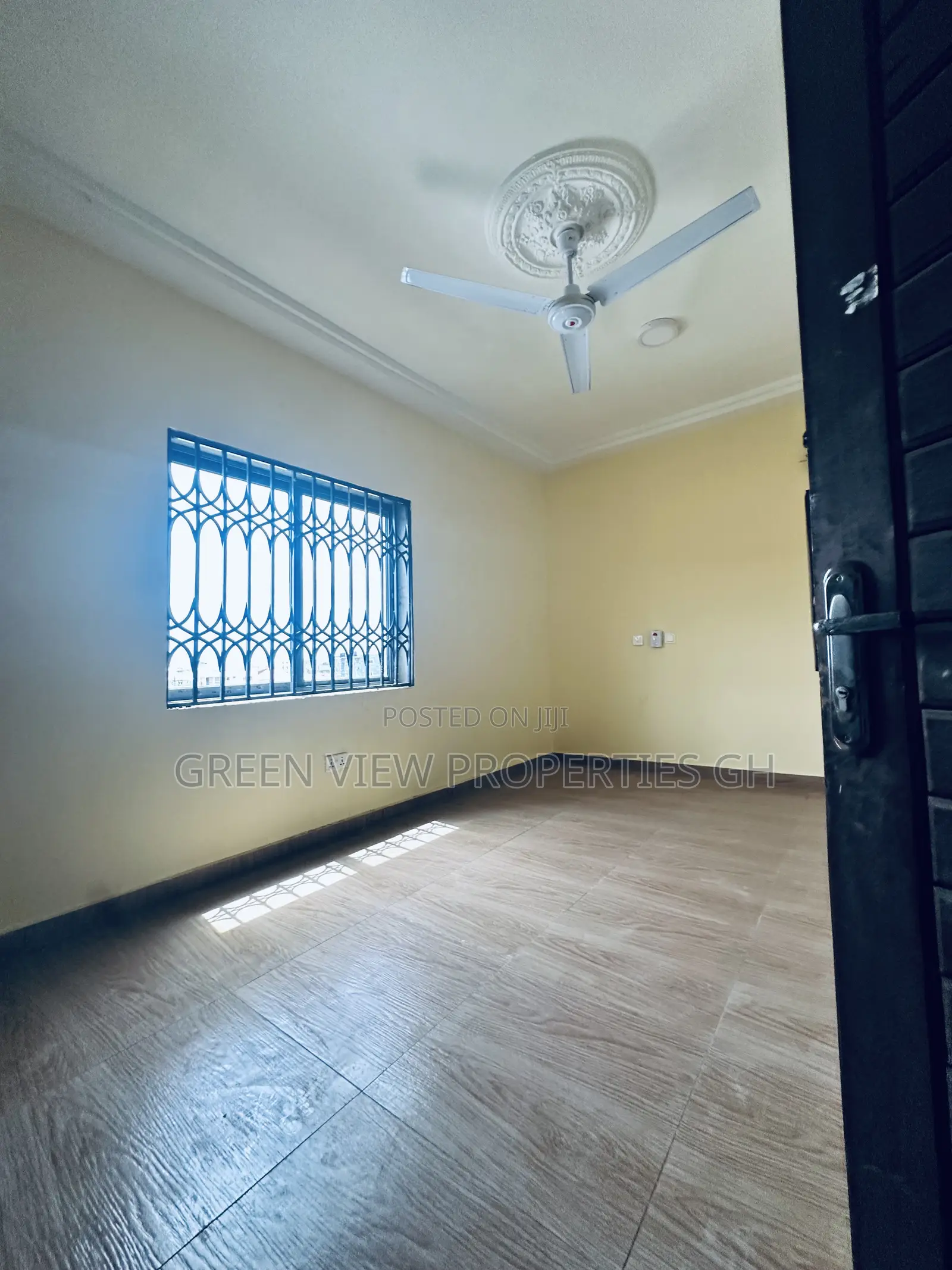 2bdrm Apartment in West Hills Mall Area for rent