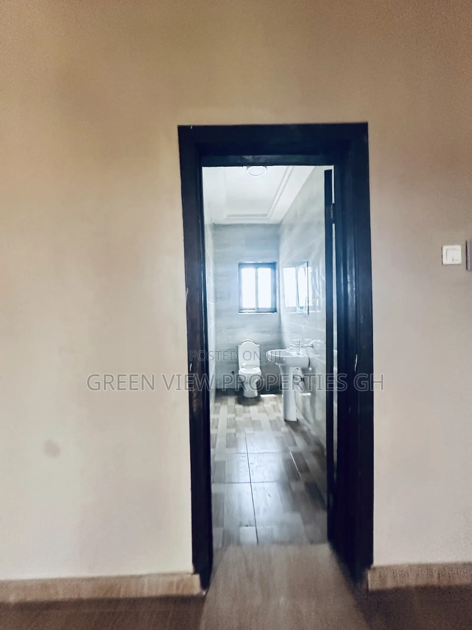 2bdrm Apartment in West Hills Mall Area for rent